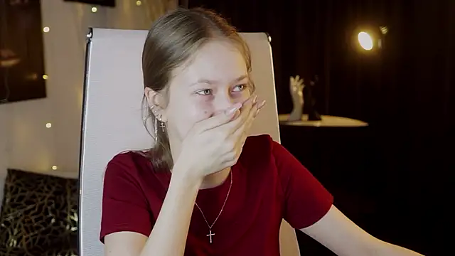 EveMundie online show from 03-12-26, 06:19