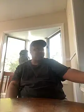 Snapshot of BlueNightsUncle chatting on 10-16-25, 02:18 BlueNightsUncle online show from 10-16-25, 02:18