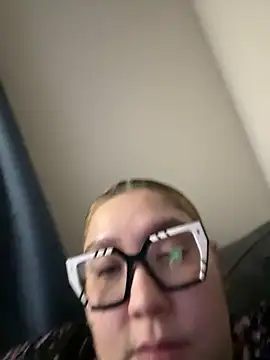 Snapshot of BlueNightsUncle chatting on 10-22-25, 04:35 BlueNightsUncle online show from 10-22-25, 04:35