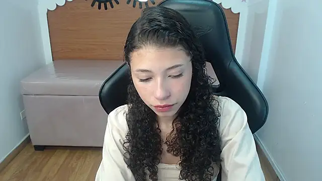 Snapshot of danatella_a chatting on 11-08-25, 12:49 danatella a online show from 11-08-25, 12:49