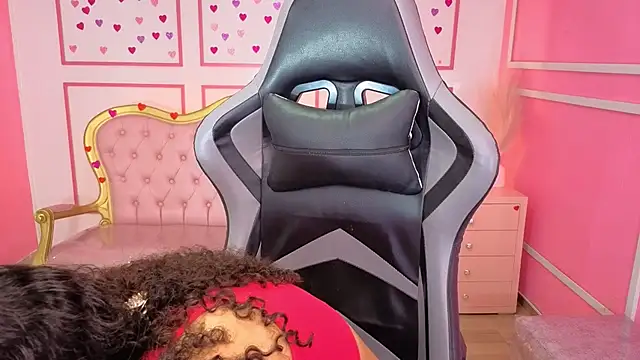 Snapshot of danatella_a chatting on 12-14-25, 01:16 danatella a online show from 12-14-25, 01:16