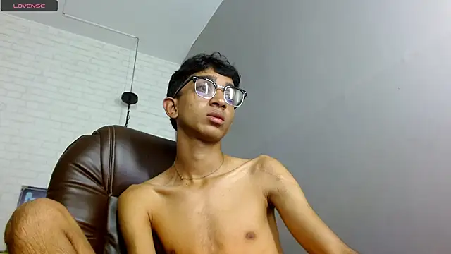 Snapshot of Martin_Linares chatting on 02-26-25, 04:45 Martin Linares online show from 02-26-25, 04:45