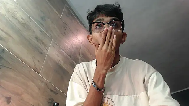 Snapshot of Martin_Linares chatting on 03-08-25, 01:25 Martin Linares online show from 03-08-25, 01:25