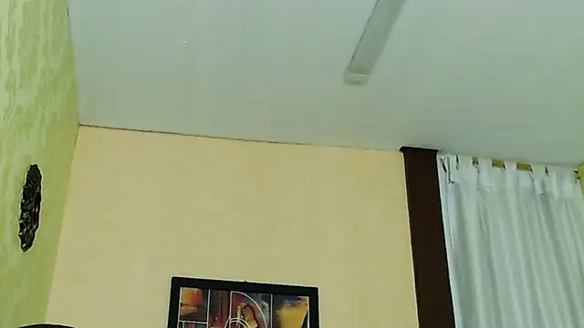 Snapshot of Martin_Linares chatting on 03-18-25, 04:37 Martin Linares online show from 03-18-25, 04:37