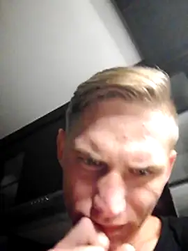 Ruanie online show from 04-16-26, 09:39