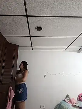 EmmaSulivan online show from 04-27-26, 10:57