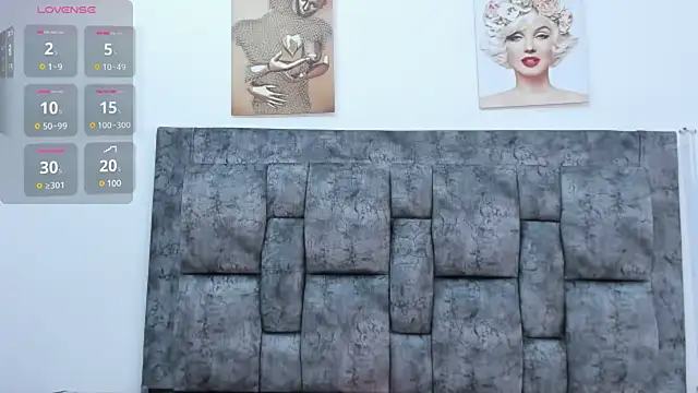 Snapshot of Chloe_diamondss chatting on 03-08-25, 03:50 Chloe diamondss online show from 03-08-25, 03:50