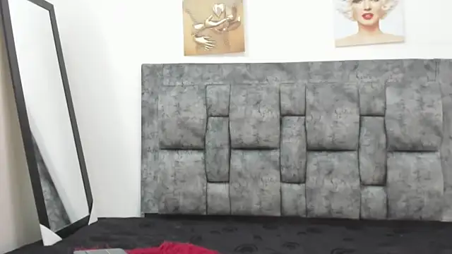 Snapshot of Chloe_diamondss chatting on 03-16-25, 03:36 Chloe diamondss online show from 03-16-25, 03:36