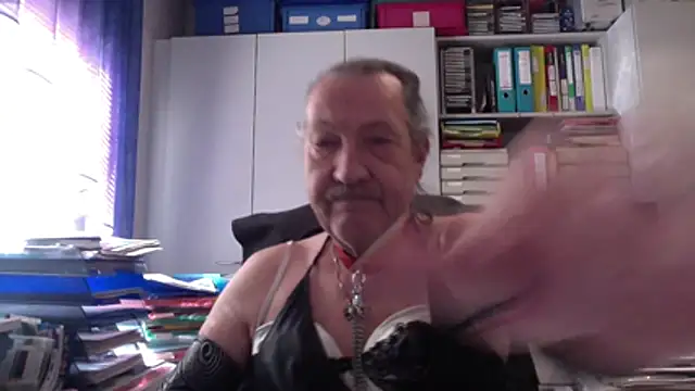 HMStraps01 online show from 03-30-26, 09:54