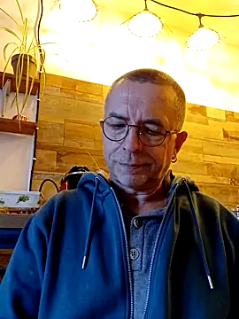 Snapshot of Xavspank2 chatting on 11-13-25, 09:41 Xavspank2 online show from 11-13-25, 09:41