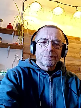 Snapshot of Xavspank2 chatting on 01-10-26, 03:03 Xavspank2 online show from 01-10-26, 03:03