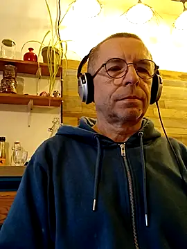 Snapshot of Xavspank2 chatting on 01-13-26, 03:06 Xavspank2 online show from 01-13-26, 03:06