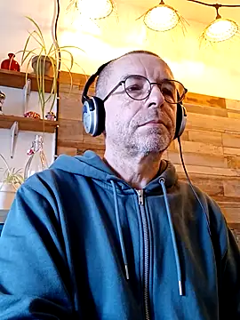 Snapshot of Xavspank2 chatting on 02-03-26, 10:42 Xavspank2 online show from 02-03-26, 10:42