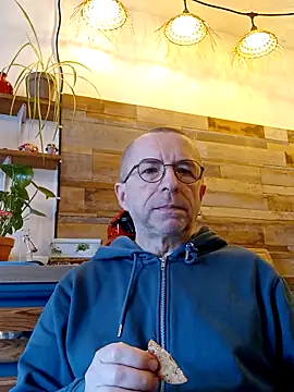 Snapshot of Xavspank2 chatting on 03-03-26, 08:31 Xavspank2 online show from 03-03-26, 08:31