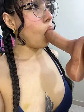 Snapshot of Emma_Winslow chatting on 10-09-25, 06:11 Emma Winslow online show from 10-09-25, 06:11