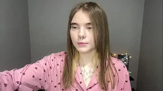 CarolinePepper online show from 03-04-25, 05:13