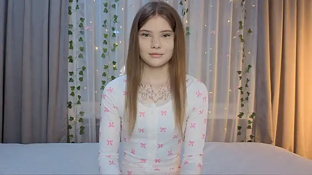 CarolinePepper online show from 03-25-26, 01:50