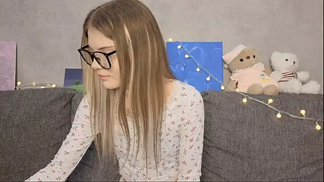 CarolinePepper online show from 06-03-26, 01:25