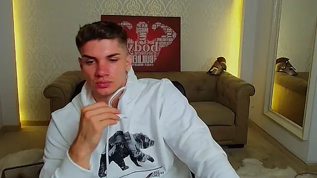 Snapshot of MaxKaiden chatting on 09-17-25, 04:25 MaxKaiden online show from 09-17-25, 04:25