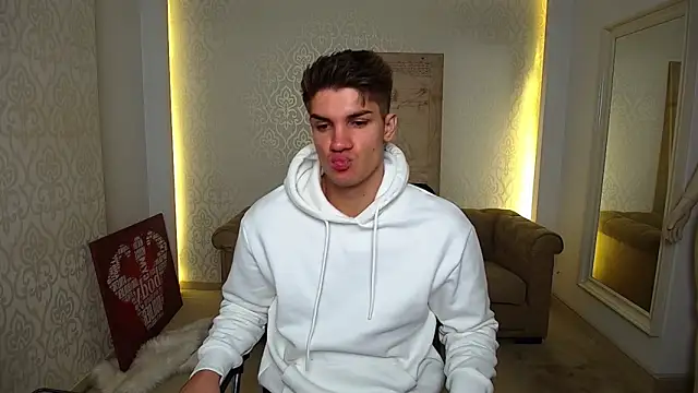 Snapshot of MaxKaiden chatting on 09-30-25, 04:50 MaxKaiden online show from 09-30-25, 04:50