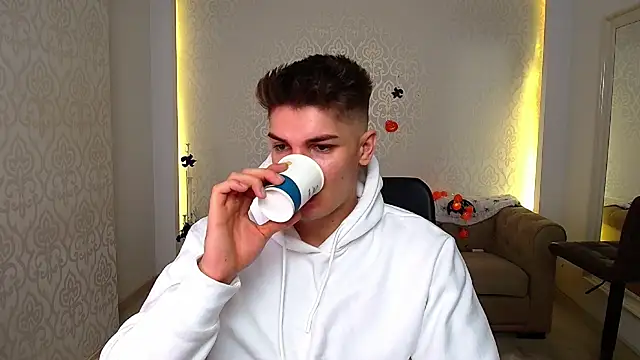 Snapshot of MaxKaiden chatting on 10-23-25, 04:56 MaxKaiden online show from 10-23-25, 04:56