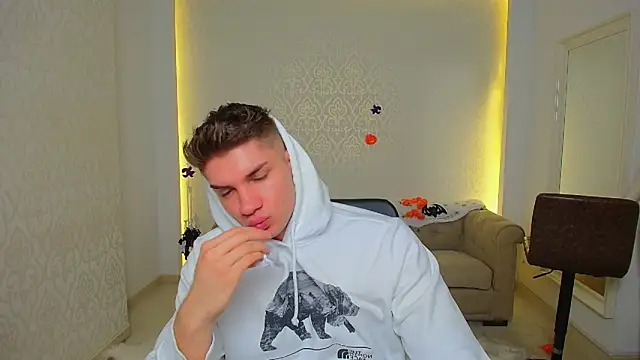 Snapshot of MaxKaiden chatting on 10-27-25, 05:55 MaxKaiden online show from 10-27-25, 05:55