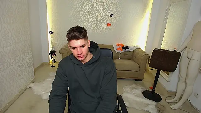 Snapshot of MaxKaiden chatting on 10-28-25, 05:44 MaxKaiden online show from 10-28-25, 05:44