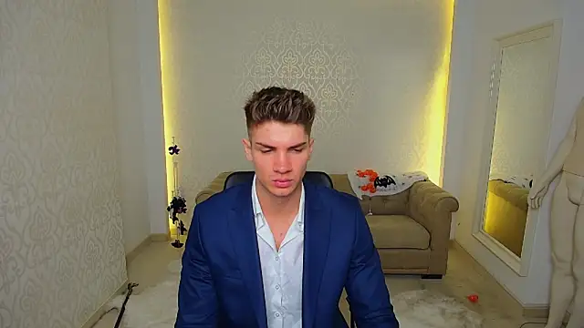 Snapshot of MaxKaiden chatting on 10-30-25, 05:42 MaxKaiden online show from 10-30-25, 05:42