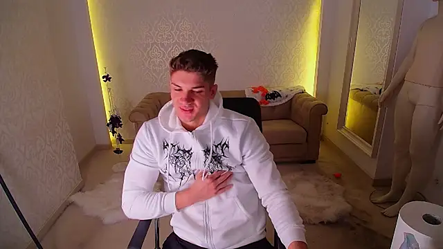 Snapshot of MaxKaiden chatting on 11-02-25, 05:21 MaxKaiden online show from 11-02-25, 05:21