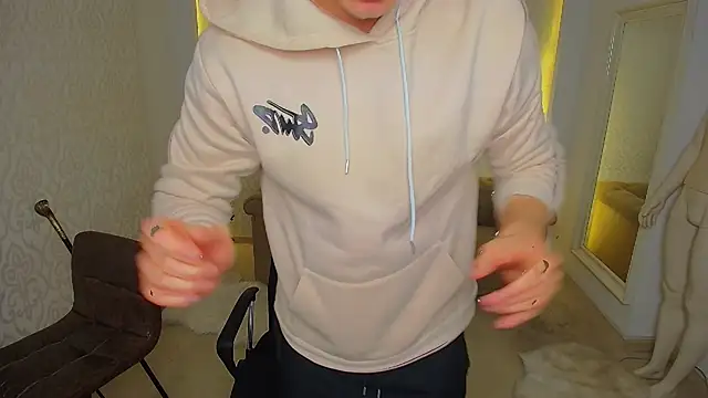 Snapshot of MaxKaiden chatting on 11-17-25, 05:35 MaxKaiden online show from 11-17-25, 05:35