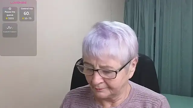 Sandra Snowflake online show from 11-17-25, 03:45