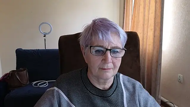 Sandra Snowflake online show from 04-29-26, 10:52