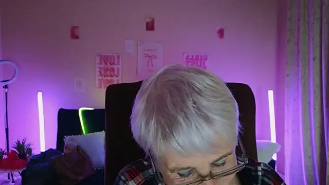 Sandra Snowflake online show from 05-11-26, 05:21