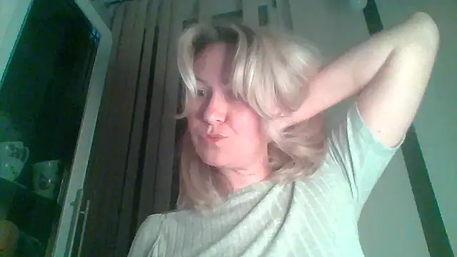 Snapshot of Mary888x chatting on 02-26-25, 08:22 Mary888x online show from 02-26-25, 08:22