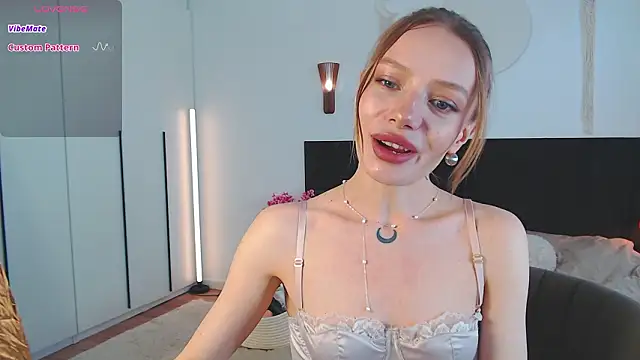 LunaticaBae online show from 03-14-26, 04:18