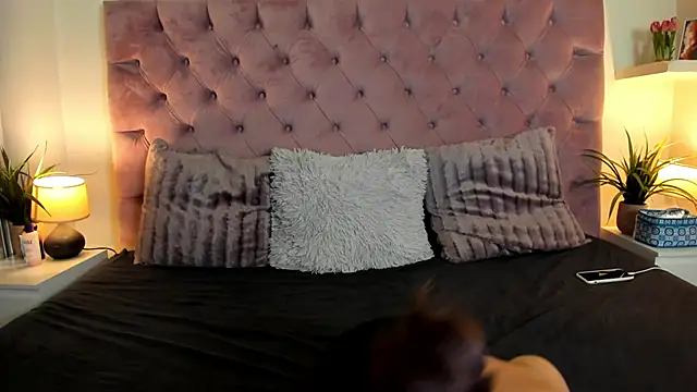 Snapshot of MaiaMini chatting on 03-05-25, 08:32 MaiaMini online show from 03-05-25, 08:32