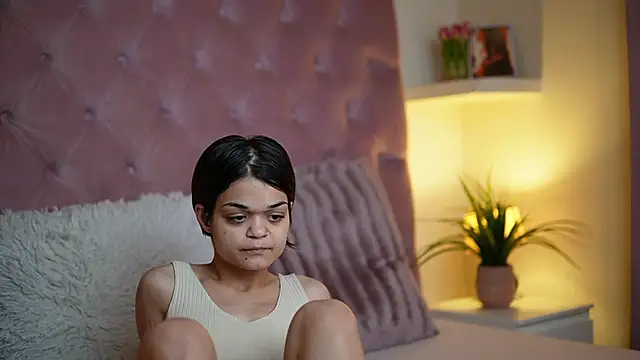 Snapshot of MaiaMini chatting on 09-22-25, 06:43 MaiaMini online show from 09-22-25, 06:43