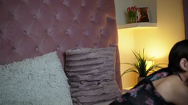 Snapshot of MaiaMini chatting on 10-10-25, 10:53 MaiaMini online show from 10-10-25, 10:53