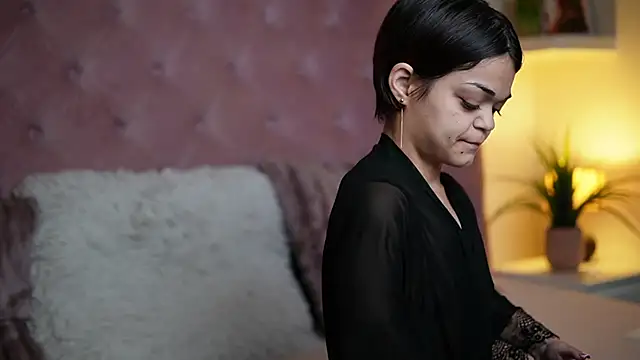 Snapshot of MaiaMini chatting on 10-11-25, 10:52 MaiaMini online show from 10-11-25, 10:52