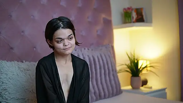 Snapshot of MaiaMini chatting on 10-19-25, 07:03 MaiaMini online show from 10-19-25, 07:03