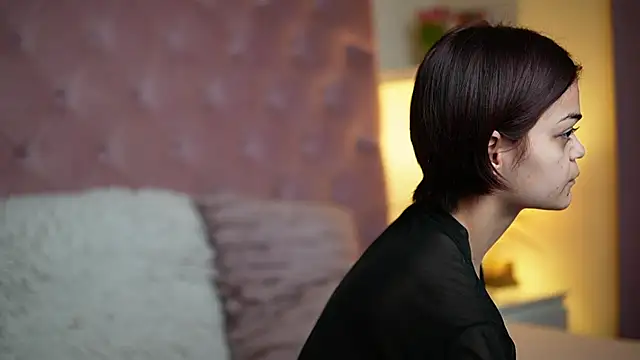 Snapshot of MaiaMini chatting on 10-29-25, 12:02 MaiaMini online show from 10-29-25, 12:02