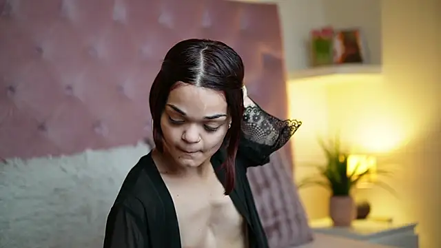 Snapshot of MaiaMini chatting on 11-05-25, 08:31 MaiaMini online show from 11-05-25, 08:31