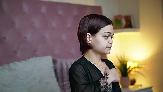 Snapshot of MaiaMini chatting on 12-02-25, 10:05 MaiaMini online show from 12-02-25, 10:05