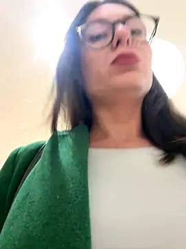 Snapshot of AvaFlowers6 chatting on 11-15-25, 01:18 AvaFlowers6 online show from 11-15-25, 01:18