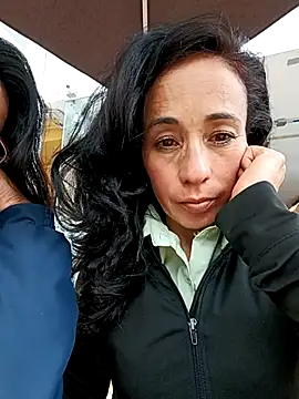 Snapshot of Coeur_de_luxure chatting on 02-15-25, 08:54 Coeur de luxure online show from 02-15-25, 08:54