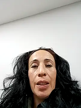 Snapshot of Coeur_de_luxure chatting on 02-17-25, 07:31 Coeur de luxure online show from 02-17-25, 07:31