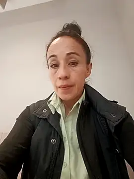 Snapshot of Coeur_de_luxure chatting on 02-24-25, 12:59 Coeur de luxure online show from 02-24-25, 12:59