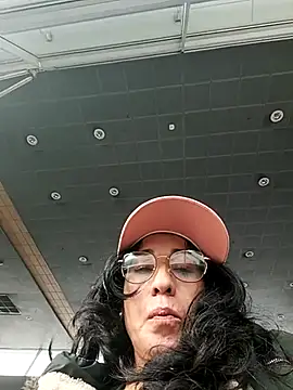 Snapshot of Coeur_de_luxure chatting on 03-02-25, 12:32 Coeur de luxure online show from 03-02-25, 12:32