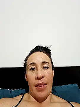 Snapshot of Coeur_de_luxure chatting on 03-19-25, 02:59 Coeur de luxure online show from 03-19-25, 02:59