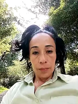 Snapshot of Coeur_de_luxure chatting on 03-21-25, 02:51 Coeur de luxure online show from 03-21-25, 02:51